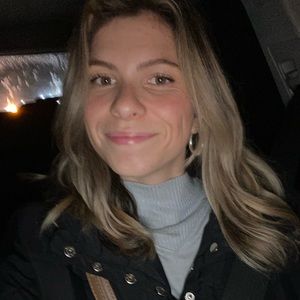 Meet your Posher, Alexis